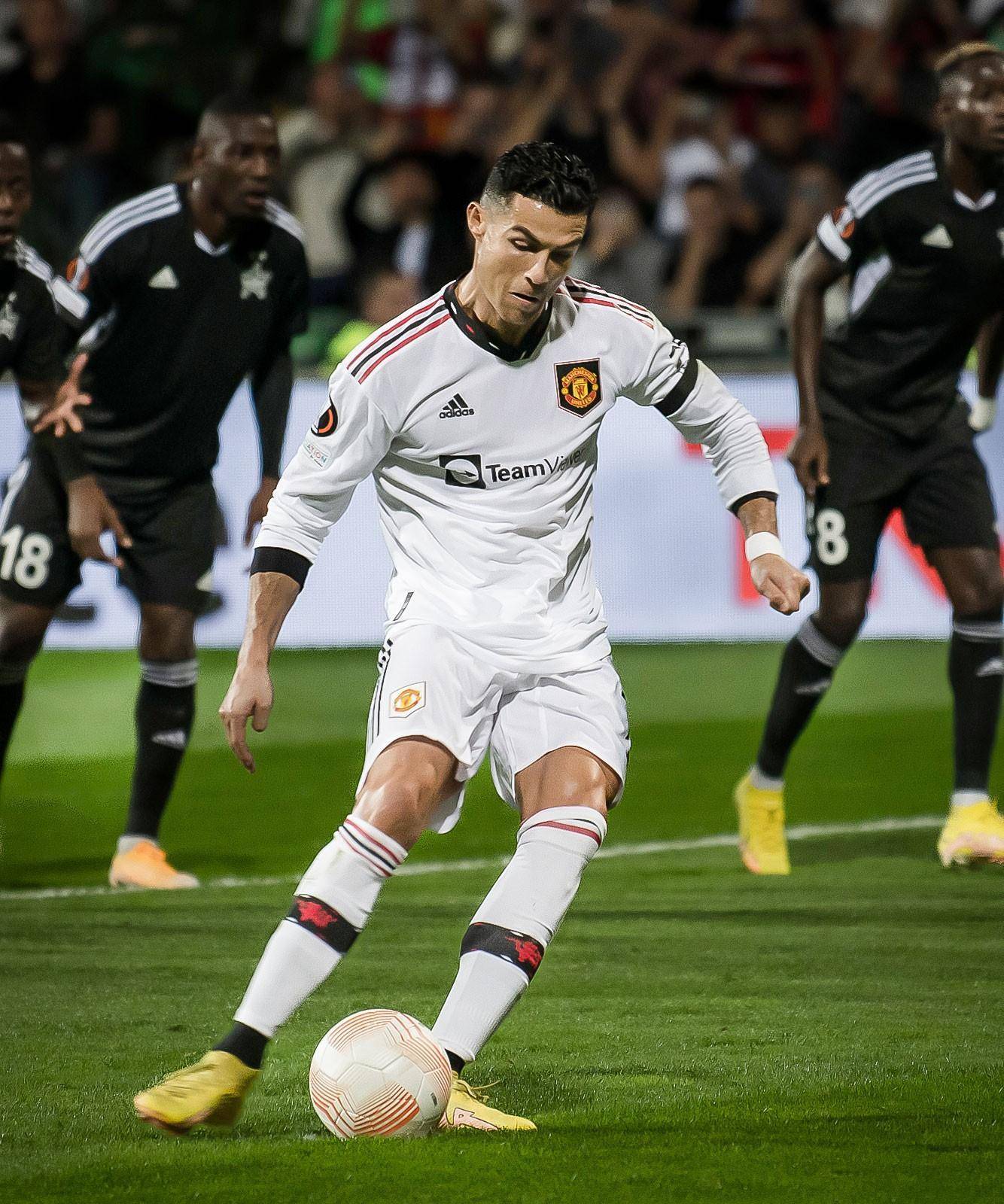 关于C罗最后关头救险，费德勒力保胜局拿下系列赛的信息