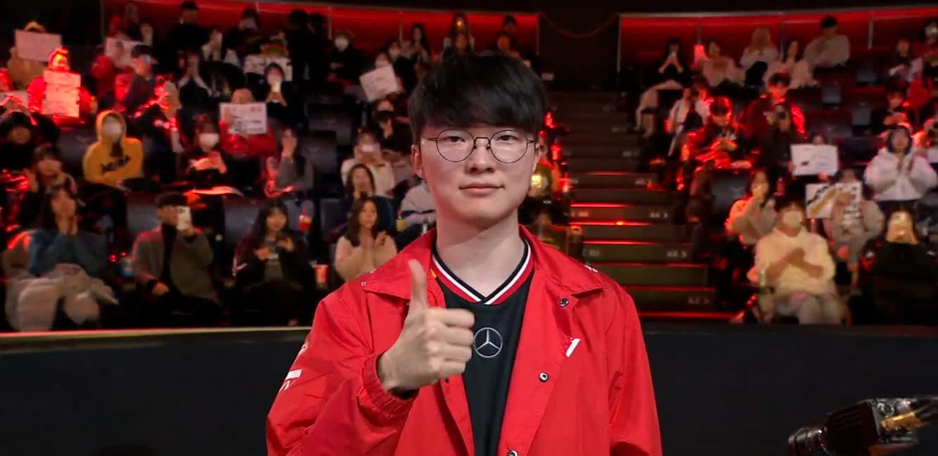 Faker伤愈复出，夺冠首场表现抢眼，中国队球迷欢呼！