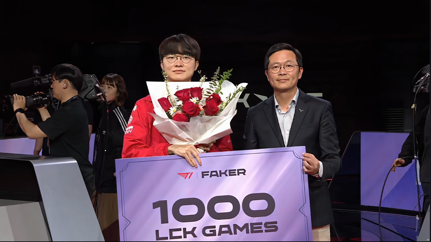 Faker回归赛场，高光表现首场状态亮眼，湖人观众沸腾！