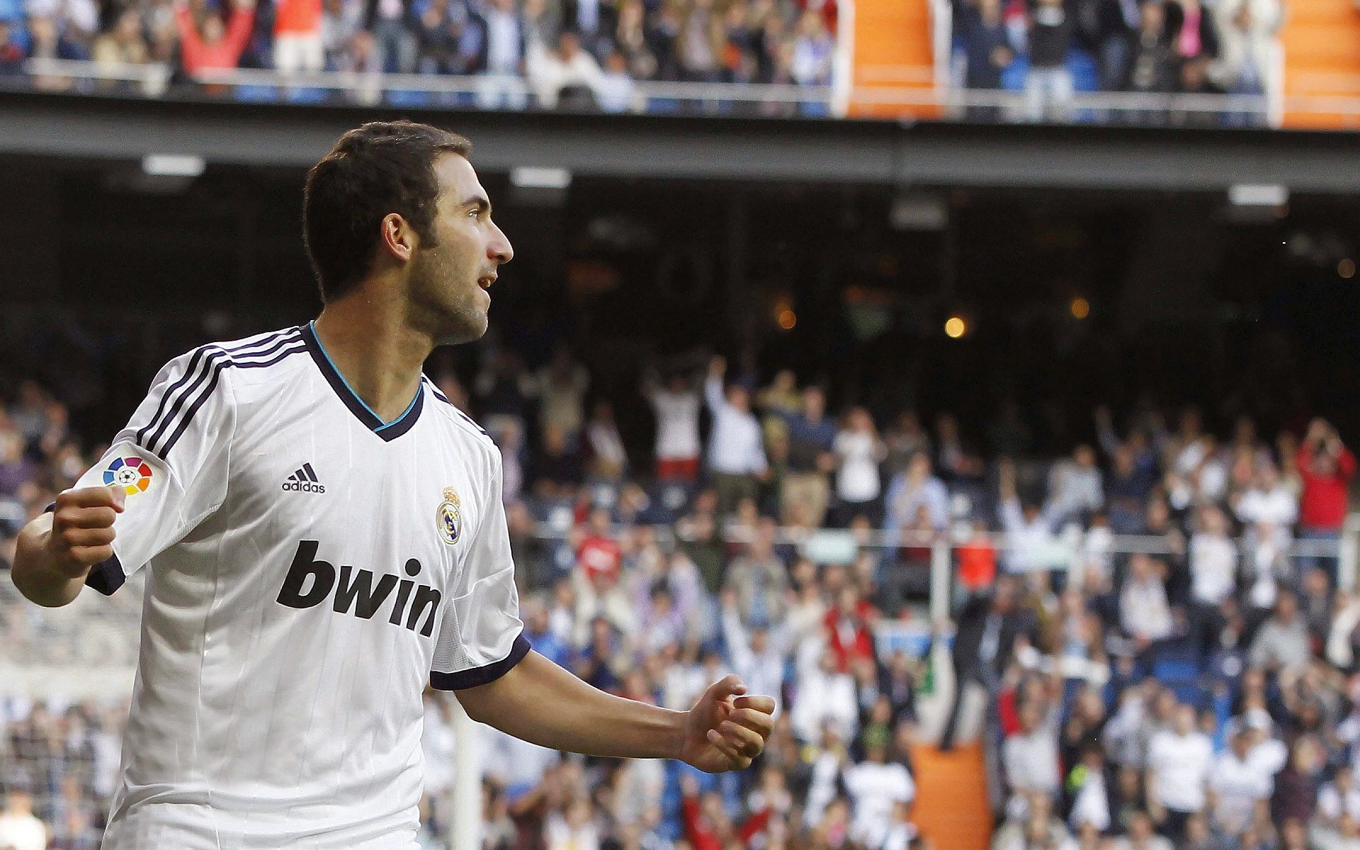 纳达尔在利物浦比赛中赛况扑朔迷离，精彩发挥引发热议！